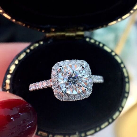 Square Round Stone Ring  - Picture 3 of 4